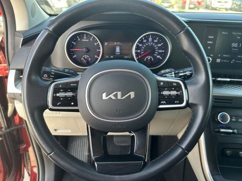 Used 2022 Kia Carnival LX image 12