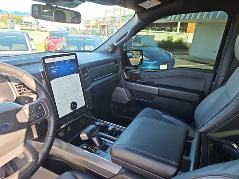 Used 2023 Ford F150 Lightning Lariat image 18