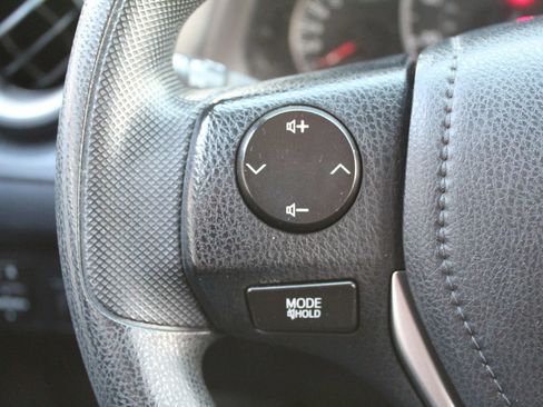 Used 2016 Toyota RAV4 LE FWD image 16