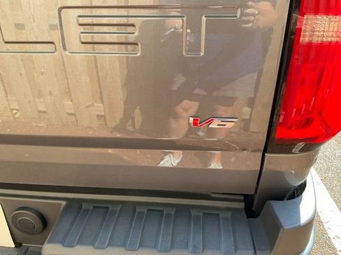 Used 2021 Chevrolet Colorado LT w/ Safety Package AWD/4WD image 8
