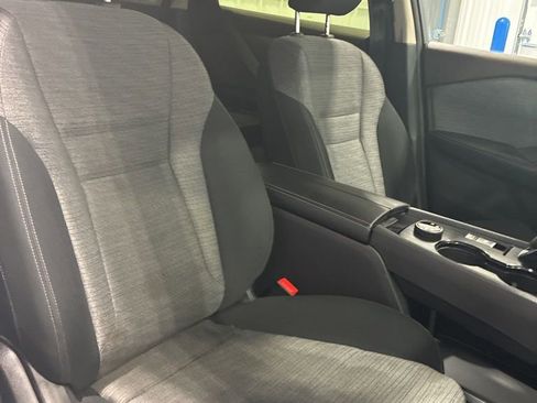 Used 2023 Nissan Rogue SV image 37