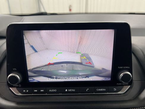 Used 2024 Nissan Rogue S image 15