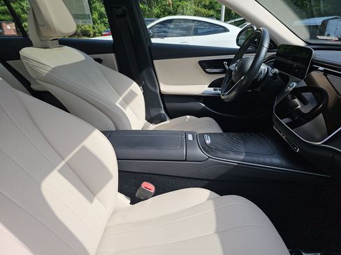 Used 2024 Mercedes-Benz E 350 4MATIC Sedan image 11