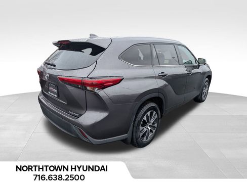 Used 2022 Toyota Highlander XLE image 15