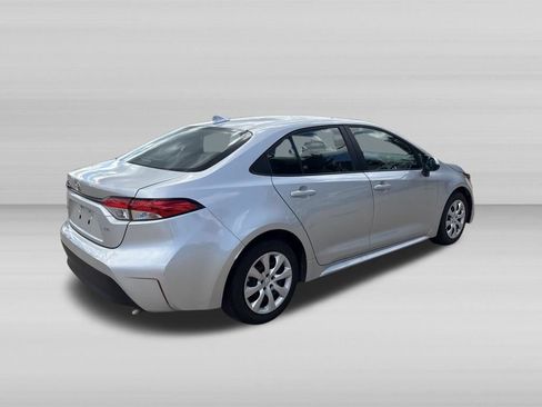 Used 2025 Toyota Corolla LE FWD image 4