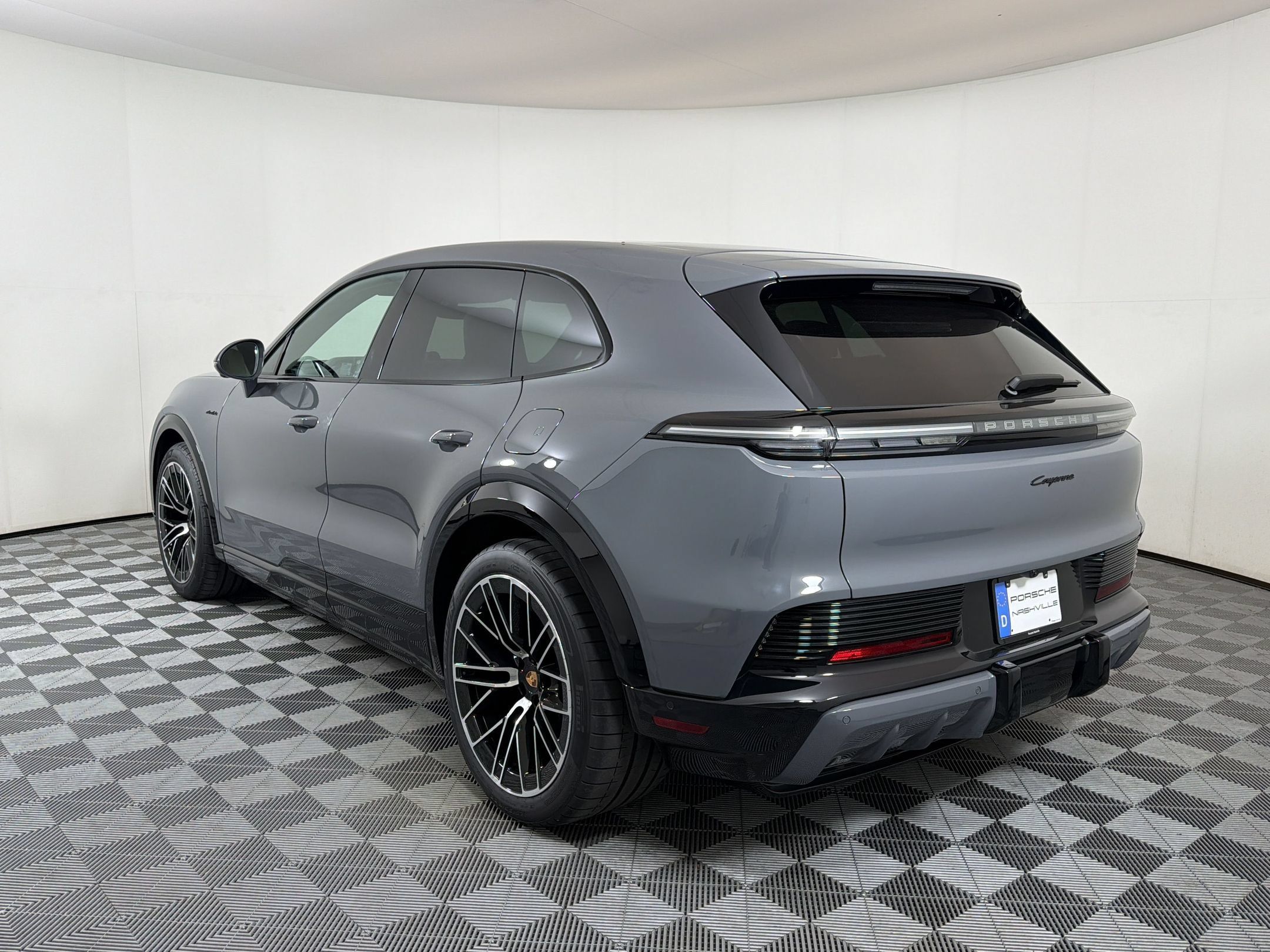 Used 2026 Porsche Cayenne Electric AWD/4WD image 3