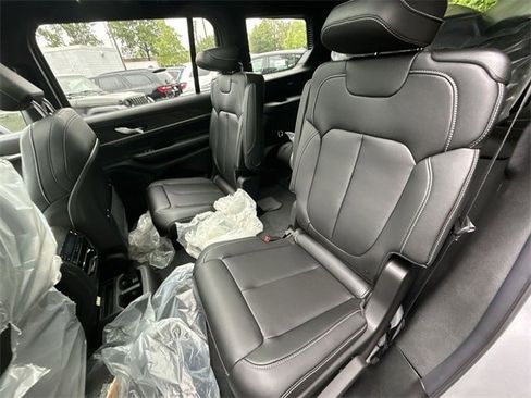 New 2025 Jeep Grand Cherokee L Limited image 13