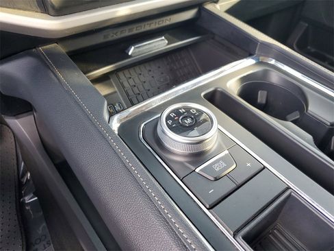 Used 2024 Ford Expedition Max XLT image 33