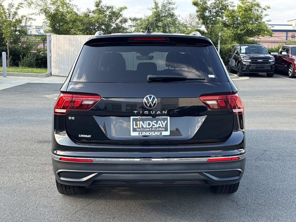Used 2022 Volkswagen Tiguan SE FWD image 4