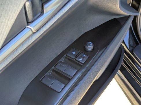 Used 2025 Toyota Camry SE image 12