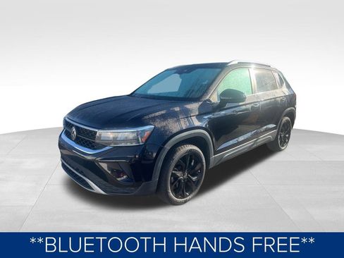 Used 2023 Volkswagen Taos SE w/ Panoramic Sunroof Package image 5