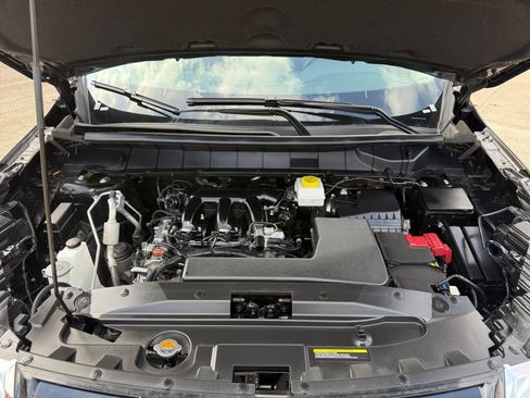Used 2025 Nissan Pathfinder SV AWD/4WD image 34