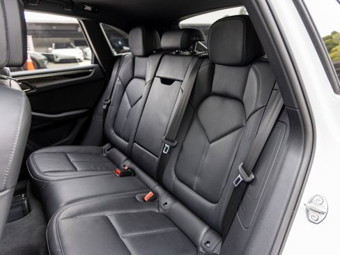 Certified 2025 Porsche Macan image 40