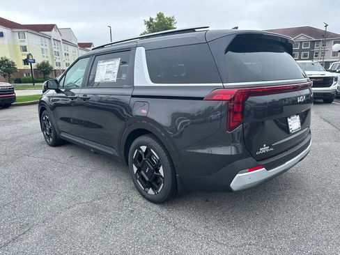 Certified 2025 Kia Carnival EX FWD image 5