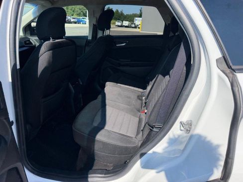 Used 2019 Ford Edge SE FWD image 9