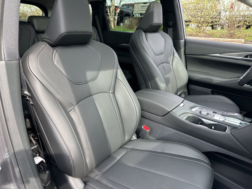 Certified 2026 INFINITI QX60 Luxe w/ Cargo Package AWD/4WD image 24