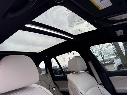 Used 2021 BMW X5 xDrive40i w/ Executive Package image 51