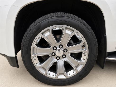 Used 2016 GMC Yukon XL Denali w/ Open Road Package AWD/4WD image 10