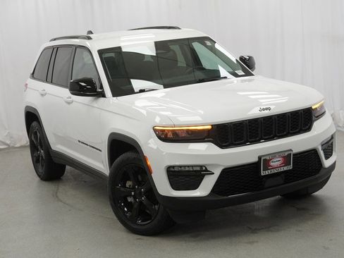 Used 2023 Jeep Grand Cherokee Limited w/ Black Appearance Package image 7