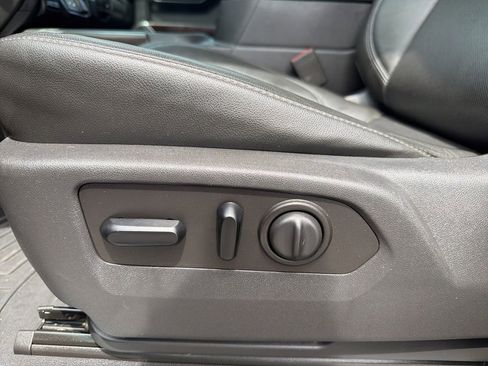 Used 2019 GMC Sierra 1500 SLT AWD/4WD image 36