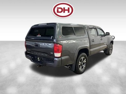 Used 2018 Toyota Tacoma TRD Sport w/ Technology Package image 11
