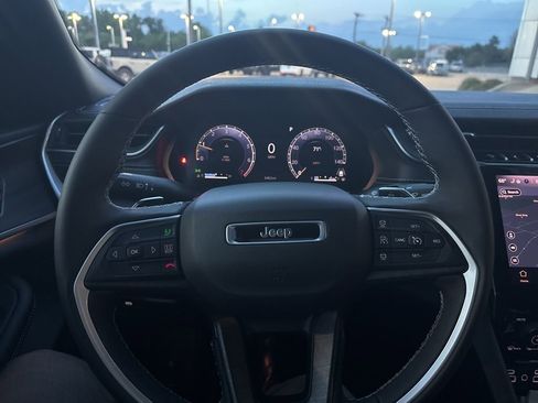 Used 2025 Jeep Grand Cherokee L Limited w/ Black Appearance Package image 11