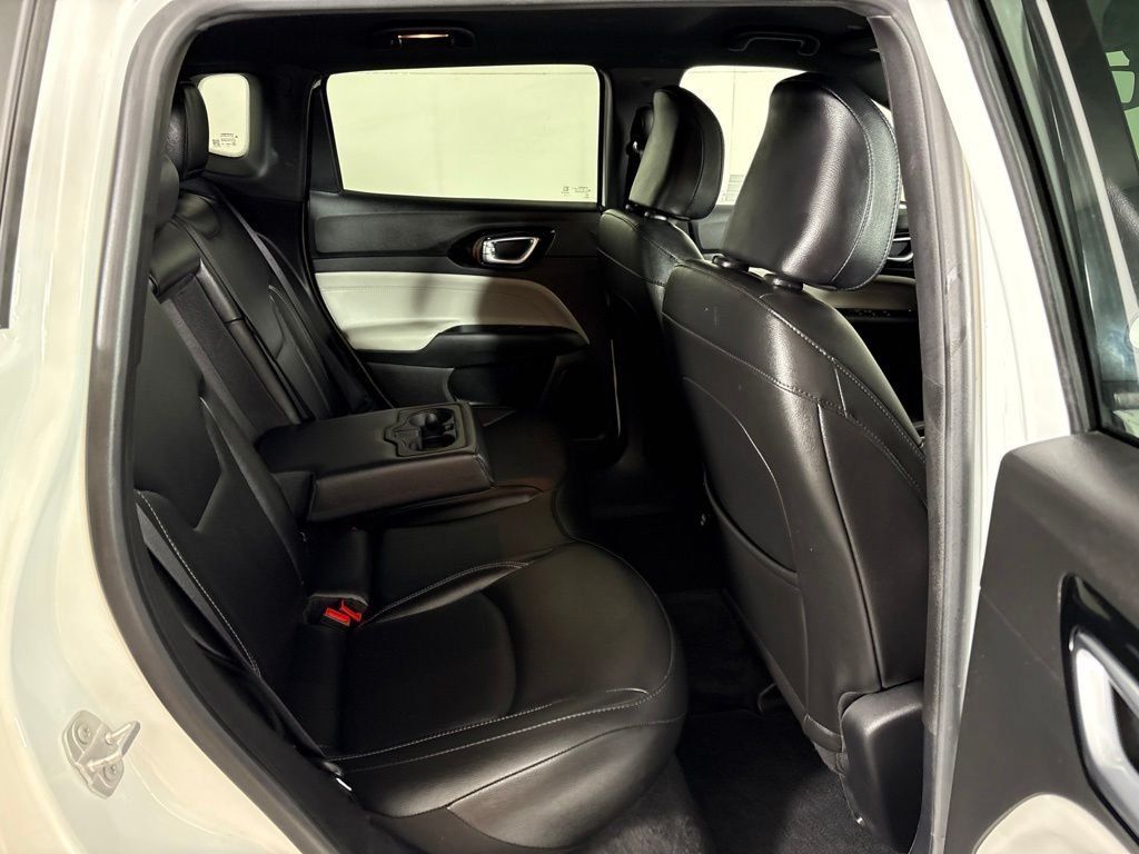 Used 2025 Jeep Compass Limited AWD/4WD image 19