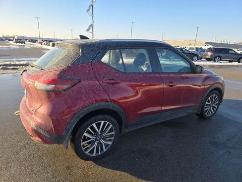 Used 2022 Nissan Kicks SV image 3