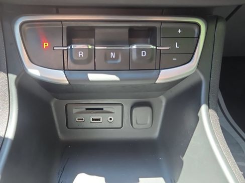Used 2024 GMC Terrain SLT AWD/4WD image 28