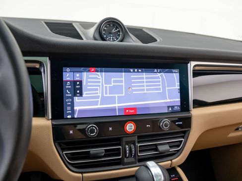 Certified 2022 Porsche Macan S image 24