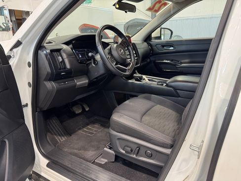 Used 2022 Nissan Pathfinder SV AWD/4WD image 15