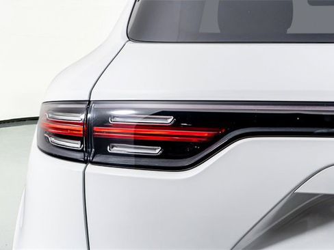 Used 2022 Porsche Cayenne S image 16