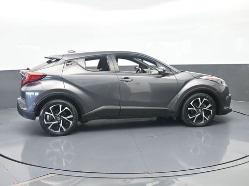 Used 2019 Toyota C-HR XLE FWD image 7