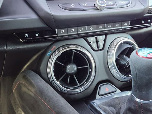 Used 2018 Chevrolet Camaro ZL1 image 33