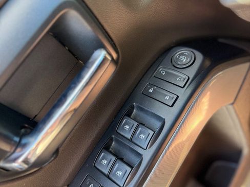 Used 2018 Chevrolet Silverado 1500 LT w/ Texas Edition image 10