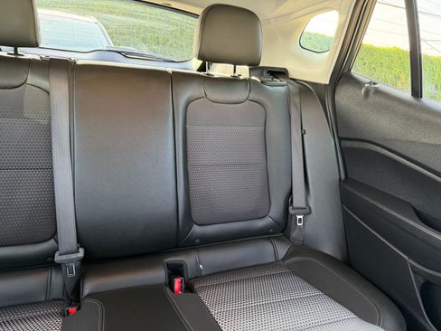 Used 2025 Chevrolet Trax LT image 35