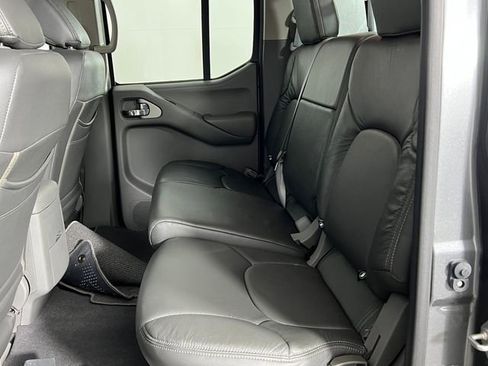 Used 2020 Nissan Frontier SV image 7