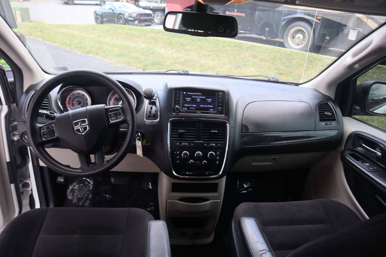 Used 2019 Dodge Grand Caravan SE w/ UConnect Hands-Free Group FWD image 49