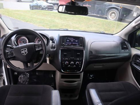 Used 2019 Dodge Grand Caravan SE w/ UConnect Hands-Free Group FWD image 49