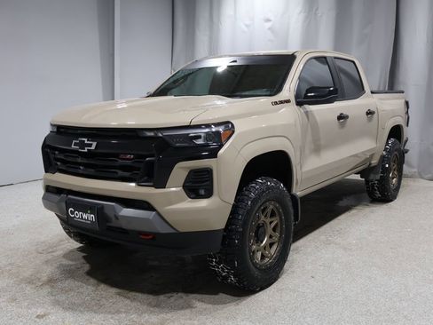 Used 2023 Chevrolet Colorado Z71 w/ Z71 Convenience Package 2 image 8
