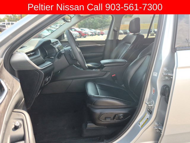 Used 2023 Jeep Grand Cherokee Limited RWD image 9