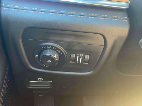 Used 2024 Jeep Grand Cherokee L Summit AWD/4WD image 23