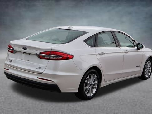 Used 2019 Ford Fusion SE FWD image 3