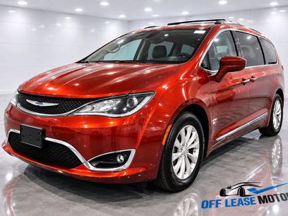 Used 2018 Chrysler Pacifica Touring-L w/ Premium Audio Group