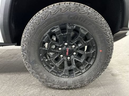 New 2026 GMC Canyon Elevation w/ Convenience Package image 32