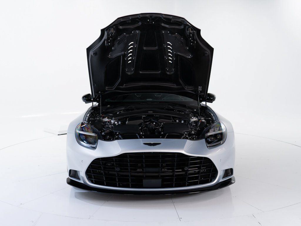 Used 2025 Aston Martin Vanquish RWD image 40