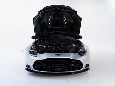Used 2025 Aston Martin Vanquish RWD image 40