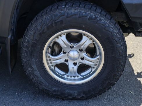 Used 2017 Toyota Tacoma TRD Off-Road RWD image 12
