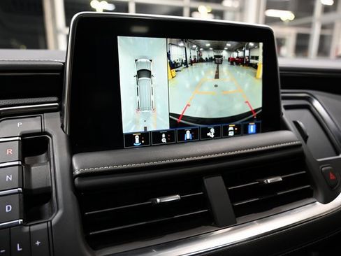 Used 2022 GMC Yukon SLT w/ SLT Premium Package image 17