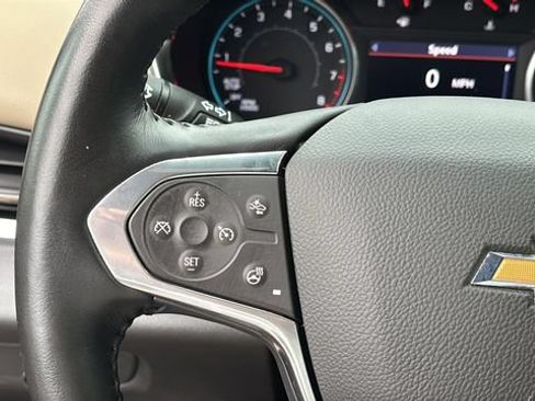 Used 2022 Chevrolet Traverse LT w/ LT Premium Package FWD image 22